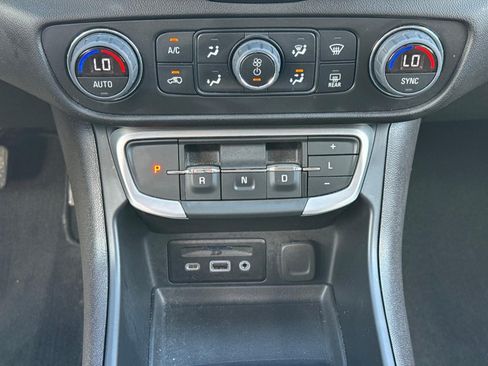 Used 2024 GMC Terrain SLT AWD/4WD image 11