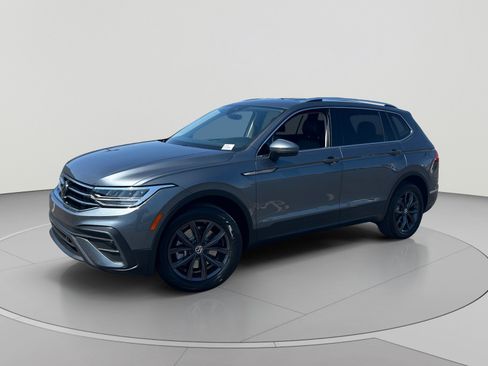 Certified 2022 Volkswagen Tiguan SE FWD image 1