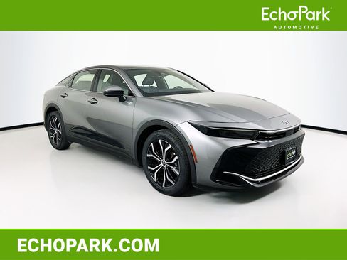 Used 2025 Toyota Crown XLE image 1