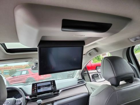 Used 2024 Toyota Sienna Limited AWD/4WD image 16