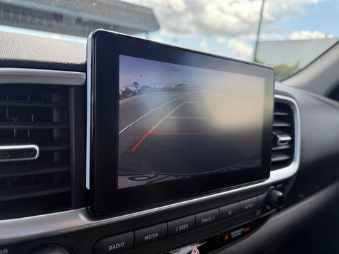 Used 2022 Hyundai Venue SEL image 20