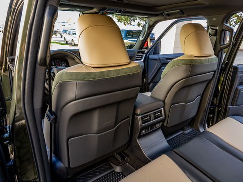 Used 2026 Lexus GX 550 image 34