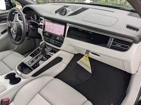 Certified 2025 Porsche Macan image 26