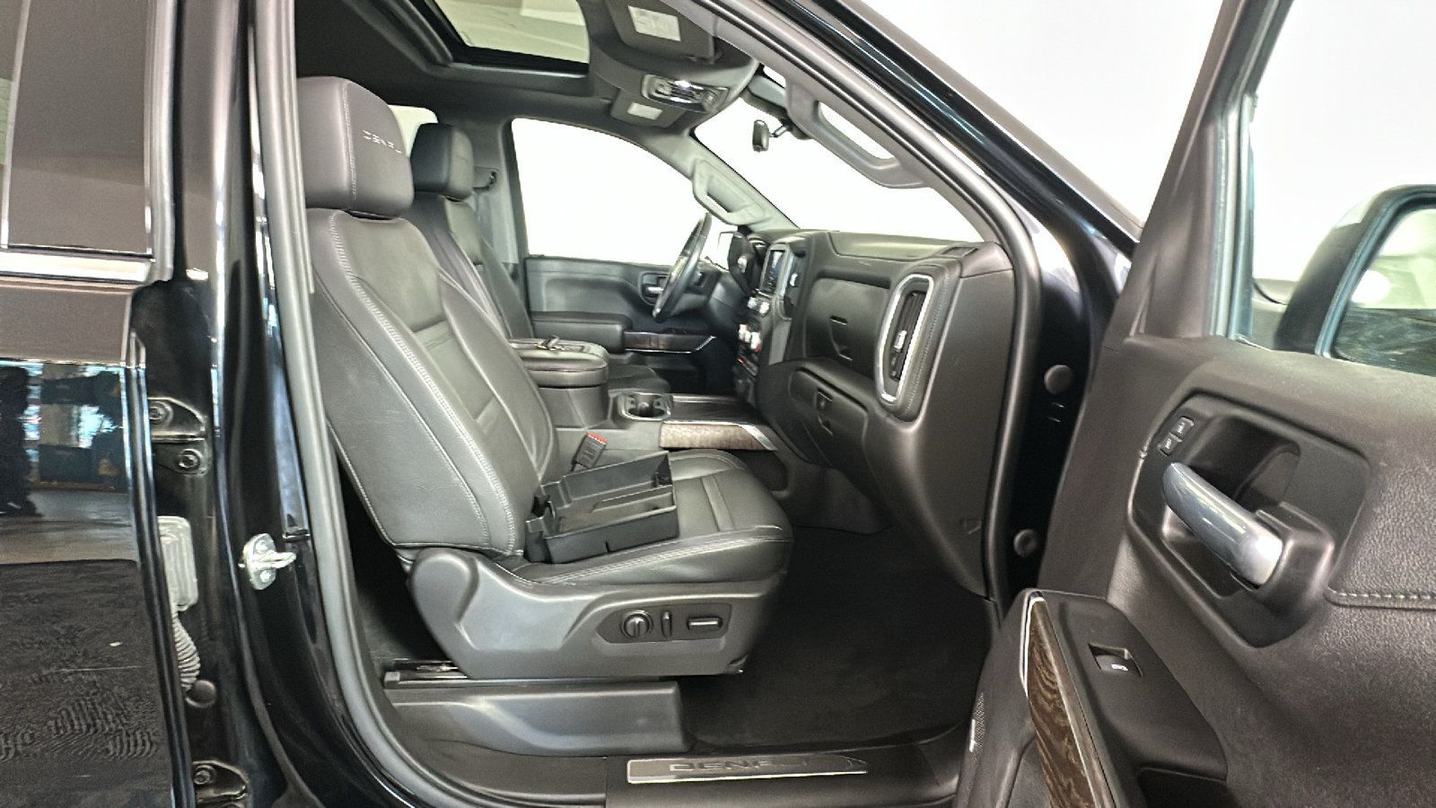 Used 2021 GMC Sierra 1500 Denali w/ Denali Ultimate Package AWD/4WD image 36