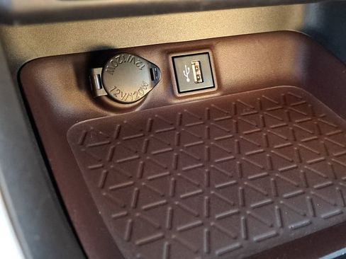 Used 2024 Toyota RAV4 Limited image 27