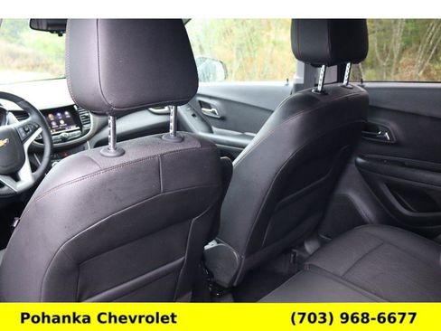 Used 2022 Chevrolet Trax LT w/ LT Convenience Package image 26