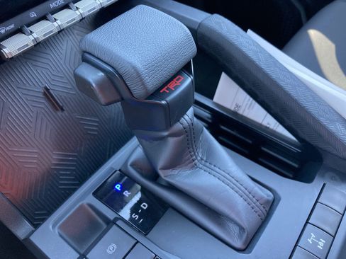 Certified 2025 Toyota Tacoma TRD Off-Road image 22