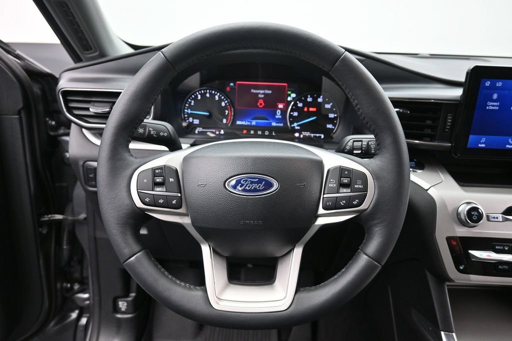 Used 2024 Ford Explorer XLT w/ Equipment Group 202A RWD image 12