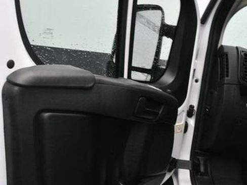 Used 2025 RAM ProMaster 2500 w/ Convenience Group image 12