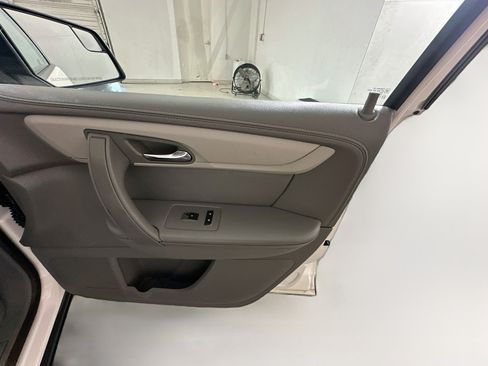 Used 2014 Chevrolet Traverse LS FWD image 32