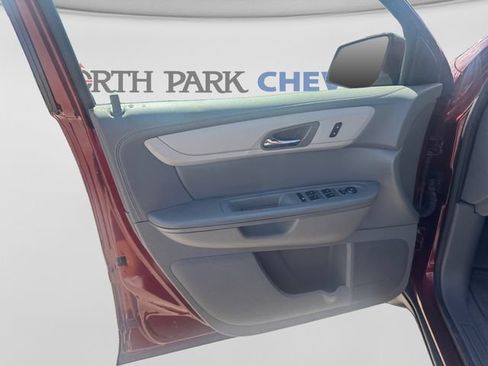 Used 2017 Chevrolet Traverse LT w/ Style and Technology Package FWD image 10