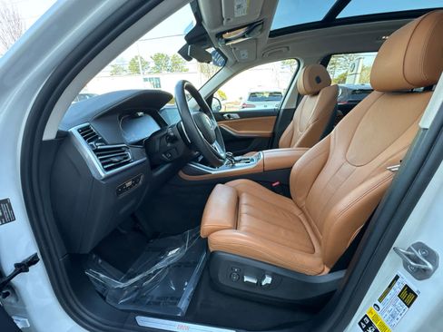 Used 2022 BMW X7 xDrive40i w/ Premium Package AWD/4WD image 11