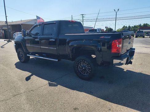 Used 2014 Chevrolet Silverado 2500 LT w/ Custom Sport Truck Package AWD/4WD image 8