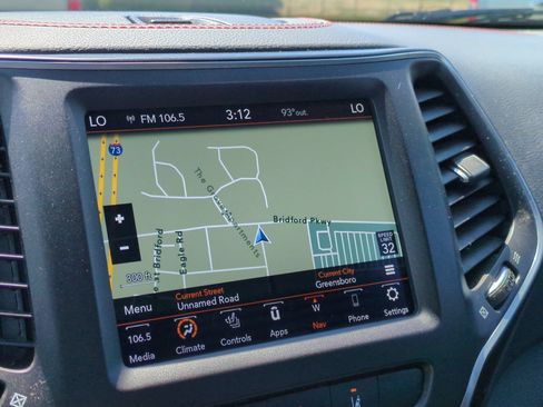 Used 2021 Jeep Cherokee Trailhawk w/ Sun, Sound & Nav Group AWD/4WD image 24