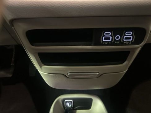 Used 2023 Chrysler Voyager LX FWD image 24