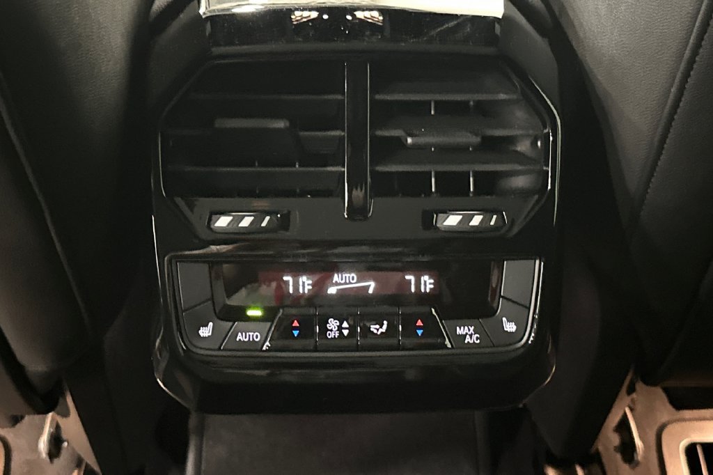 Used 2024 BMW iX xDrive50 w/ Sport Package AWD/4WD image 14