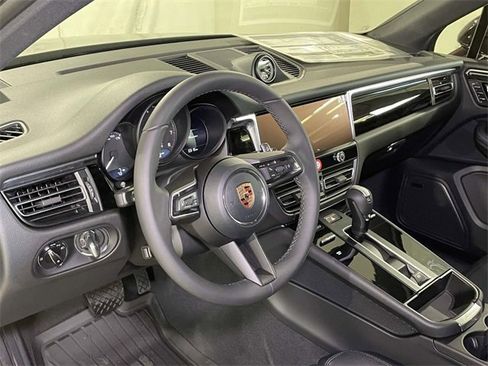 New 2026 Porsche Macan image 4