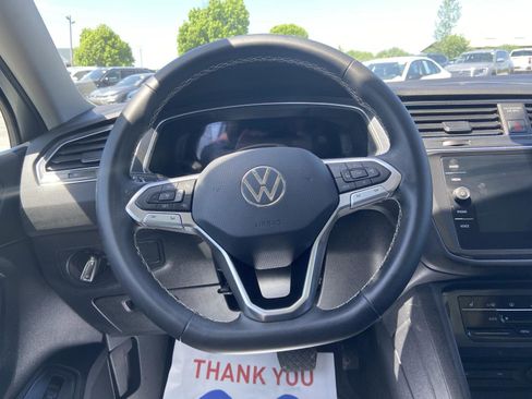 Used 2023 Volkswagen Tiguan SE w/ Panoramic Sunroof Package FWD image 25