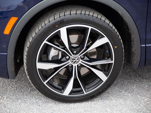 Used 2022 Volkswagen Tiguan SEL R-Line image 9