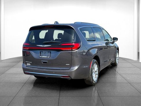 Used 2021 Chrysler Pacifica Touring-L AWD/4WD image 7
