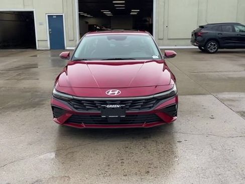 Used 2025 Hyundai Elantra Limited FWD image 3