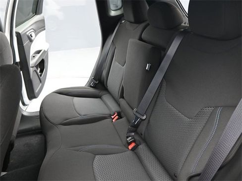 Used 2025 Jeep Compass Sport image 20