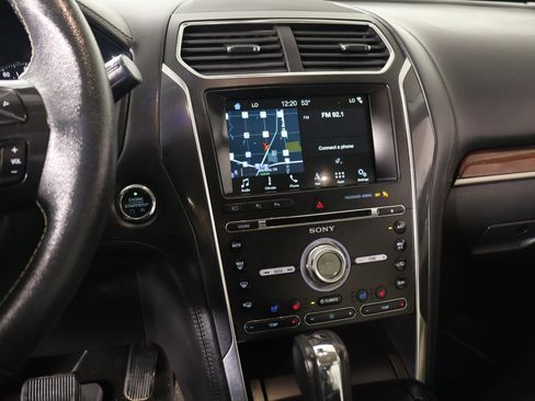 Used 2018 Ford Explorer Platinum AWD/4WD image 5
