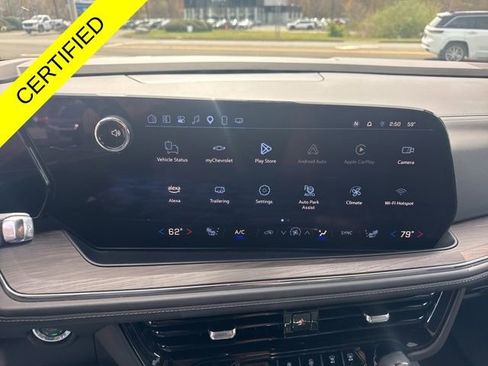 Used 2025 Chevrolet Suburban Z71 AWD/4WD image 12