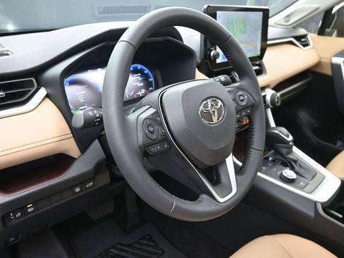 Used 2025 Toyota RAV4 Limited AWD/4WD image 12