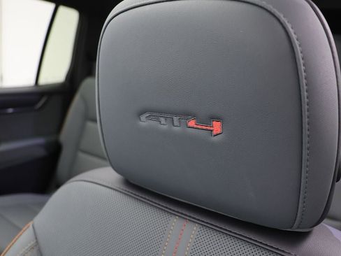 Used 2024 GMC Acadia AT4 w/ Luxury Package image 19