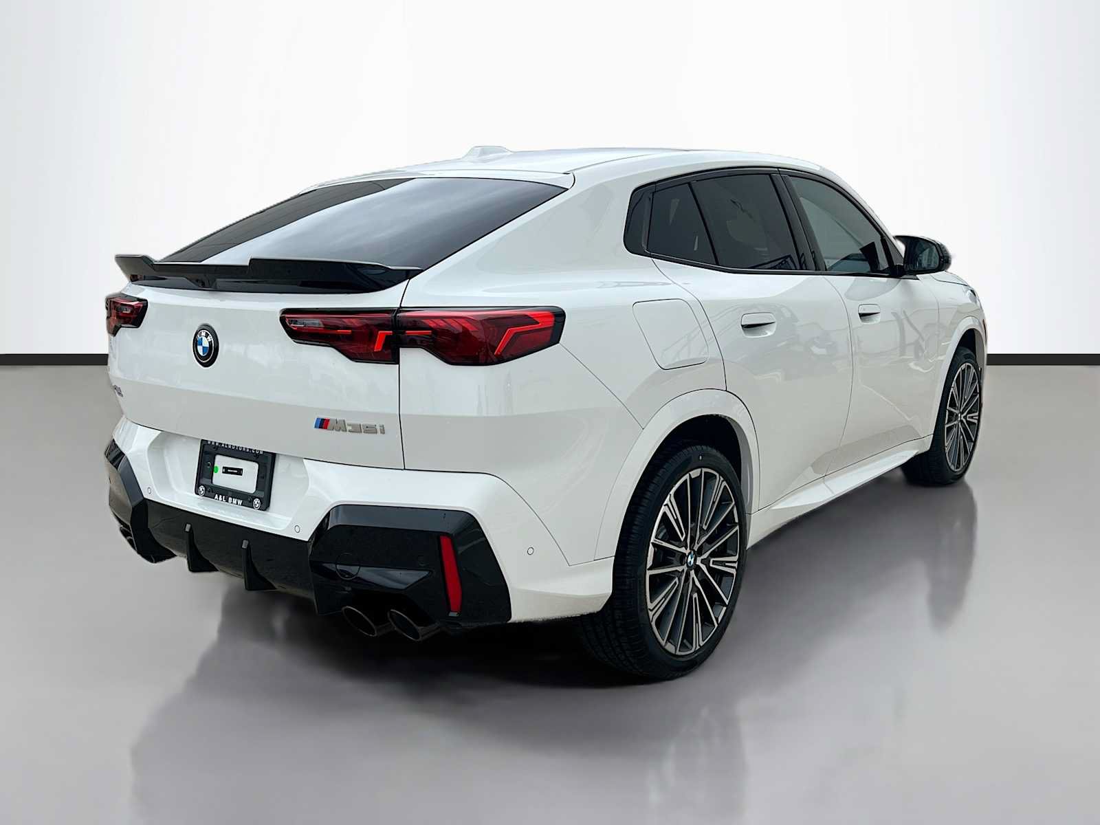 Used 2026 BMW X2 M35i w/ Technology Package AWD/4WD image 3