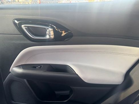 New 2026 Jeep Compass Limited image 17