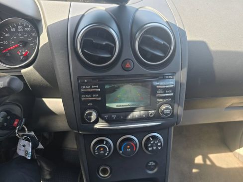Used 2014 Nissan Rogue S w/ Convenience Package FWD image 6