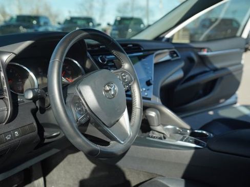 Used 2020 Toyota Camry XSE image 27