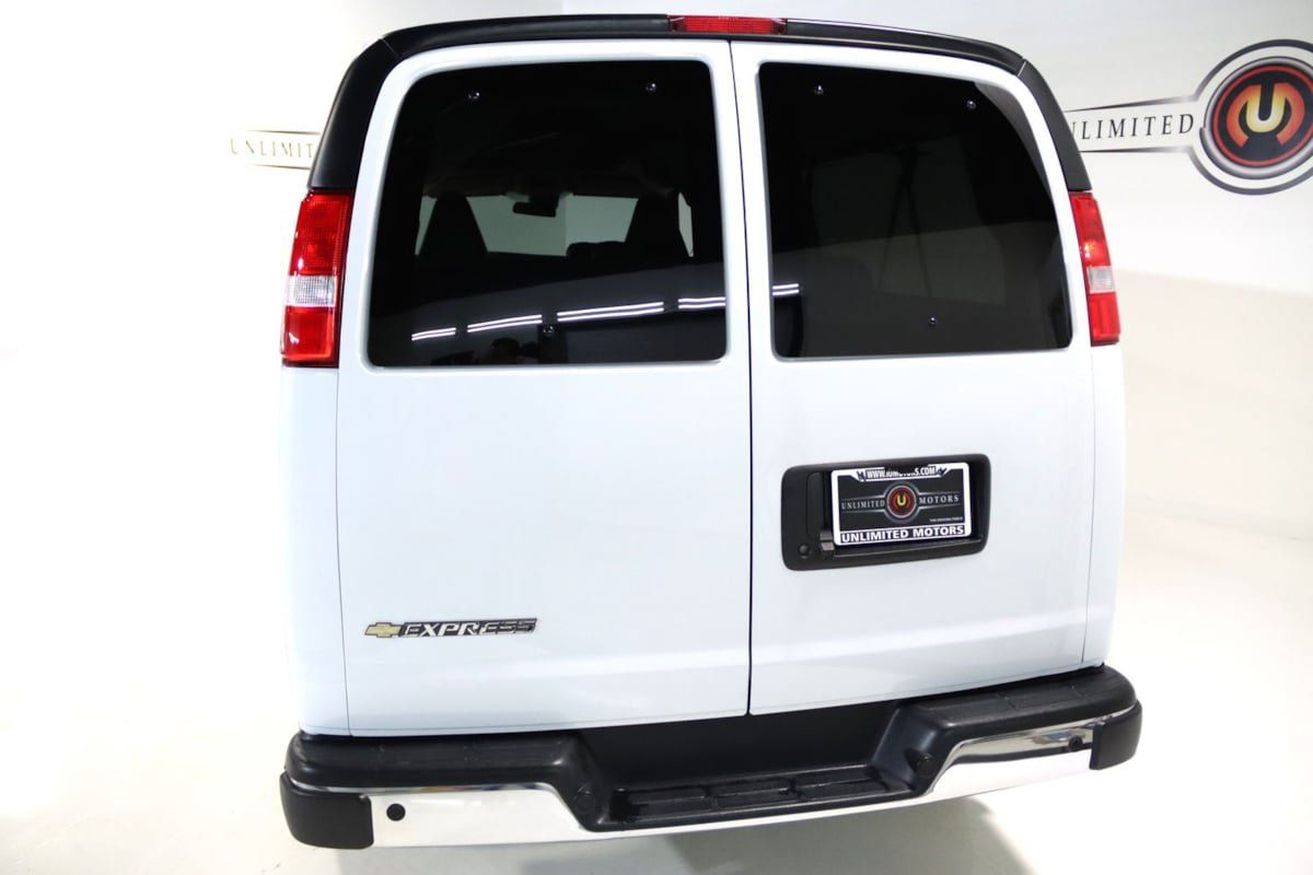 Used 2025 Chevrolet Express 3500 LT w/ LT Preferred Equipment Group RWD image 26