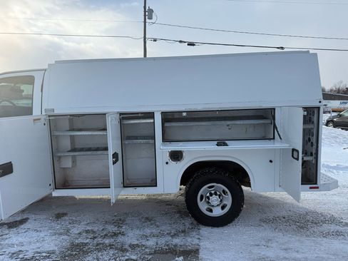 Used 2016 Chevrolet Express 3500 image 10
