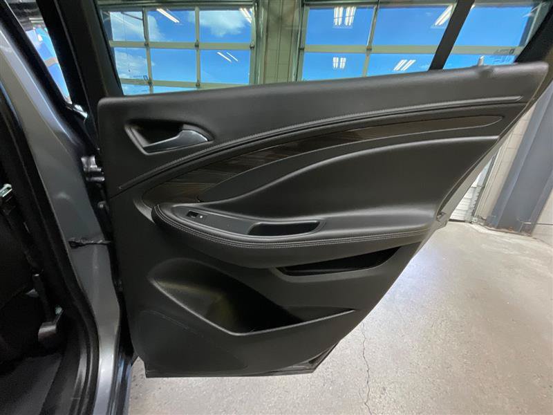 Used 2020 Buick Envision Essence AWD/4WD image 27