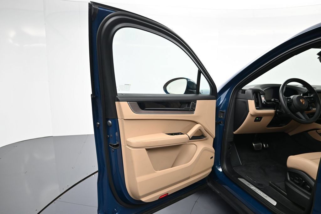 Certified 2026 Porsche Cayenne S AWD/4WD image 16