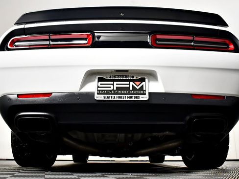 Used 2015 Dodge Challenger SRT Hellcat image 14
