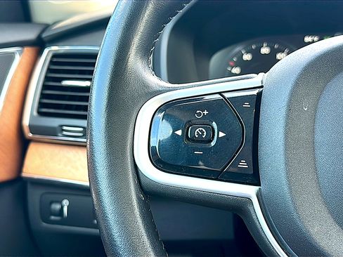 Used 2022 Volvo XC90 T5 Momentum w/ Protection Package Premier FWD image 31