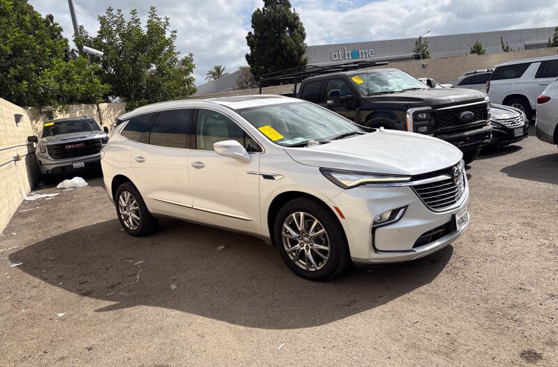 Used 2023 Buick Enclave Essence w/ Experience Buick Package FWD image 2