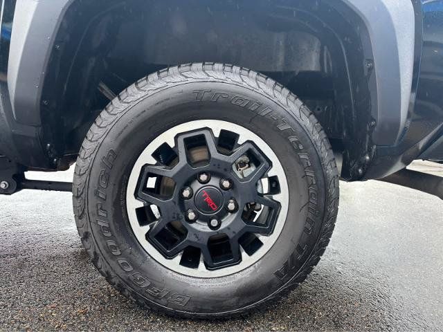 Used 2025 Toyota Tacoma TRD Off-Road AWD/4WD image 4