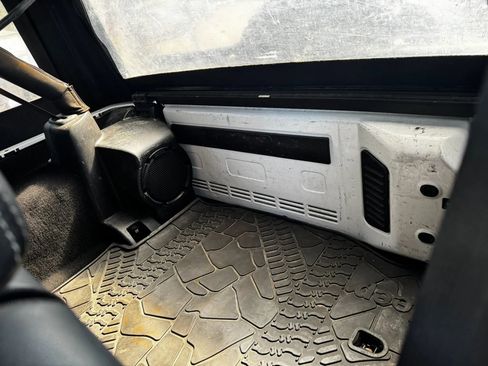 Used 2014 Jeep Wrangler Unlimited Rubicon image 14