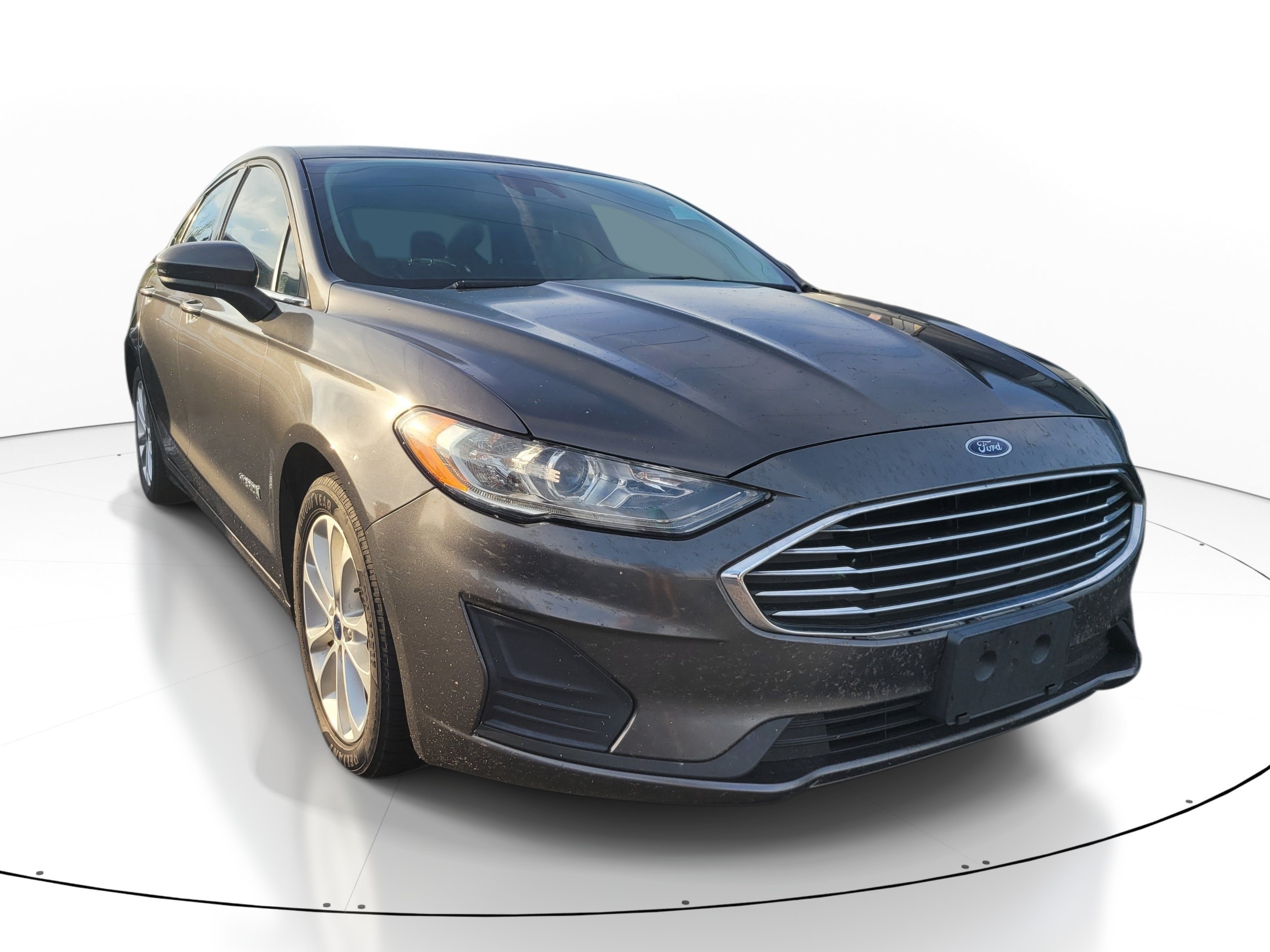 Used 2019 Ford Fusion SE FWD image 1