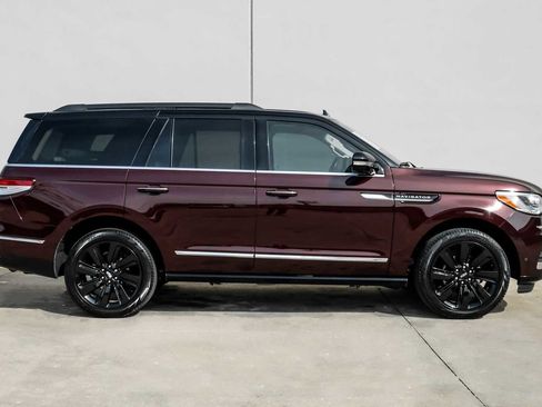 Used 2024 Lincoln Navigator Black Label AWD/4WD image 9