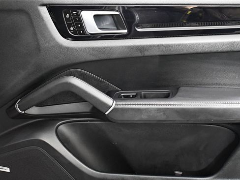 Used 2020 Porsche Cayenne image 41