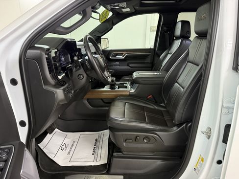 Used 2022 Chevrolet Silverado 1500 High Country w/ High Country Premium Package image 15