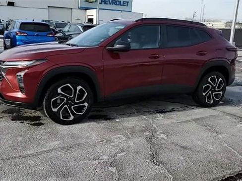 Certified 2025 Chevrolet Trax RS w/ Driver Confidence Package image 4