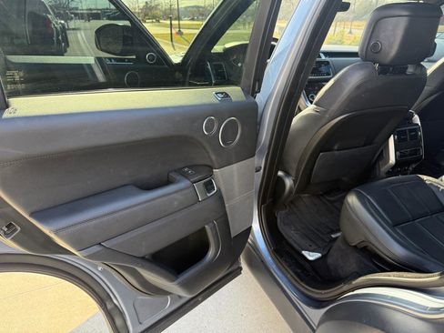 Used 2019 Land Rover Range Rover Sport SE image 13