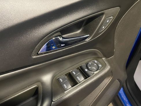 Used 2024 Chevrolet Equinox LT image 11